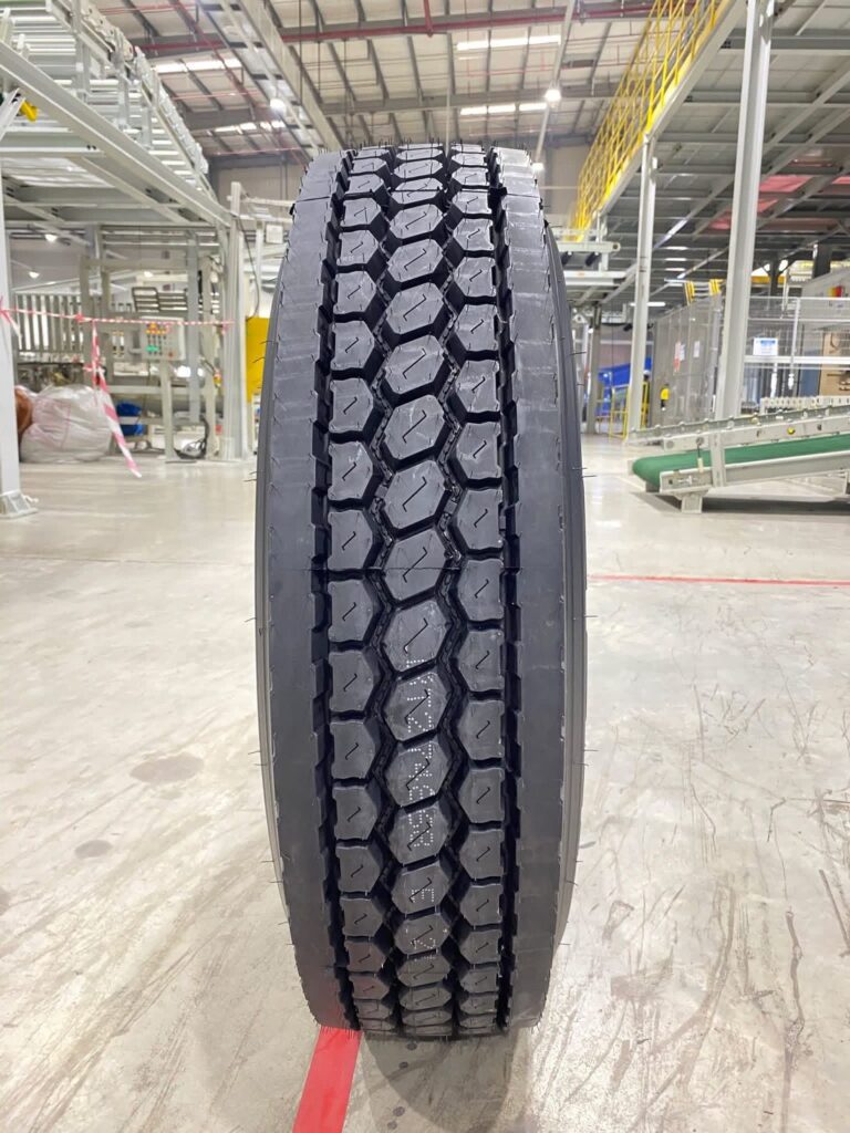 Closed Shoulder Drive pattern tire 11R22.5 - 16PR