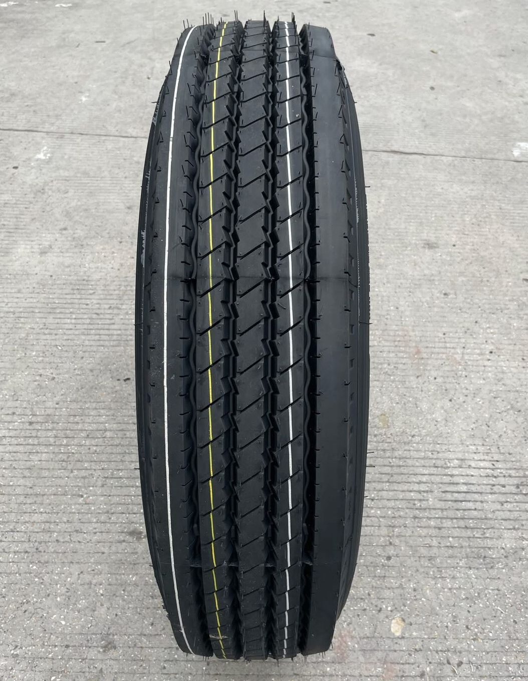 Steer pattern 295/80R22.5